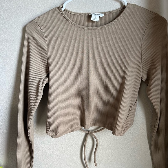 Monki Open back long sleeve crop - Picture 3 of 4